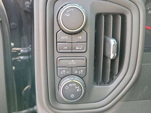 Used 2021 Chevrolet Silverado 1500 Custom image 15