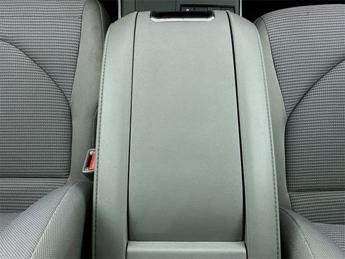 Used 2022 Toyota Highlander LE image 18