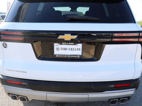Used 2026 Chevrolet Traverse LT image 6