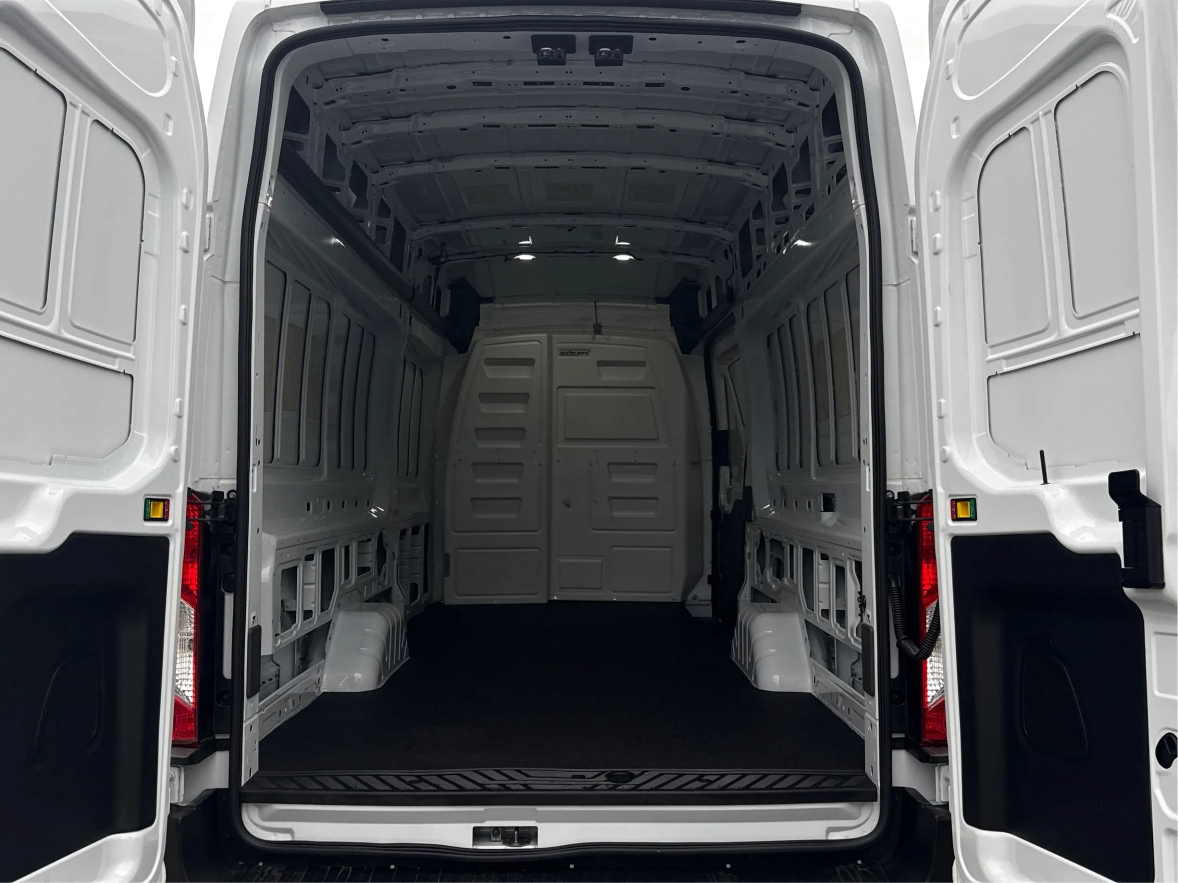 Used 2026 Ford Transit 250 148 High Roof Extended RWD image 10