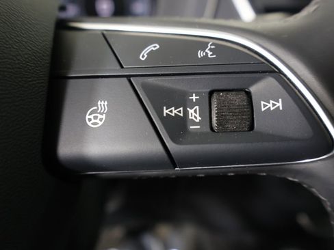 Used 2024 Audi Q5 e Premium w/ Convenience Package image 32