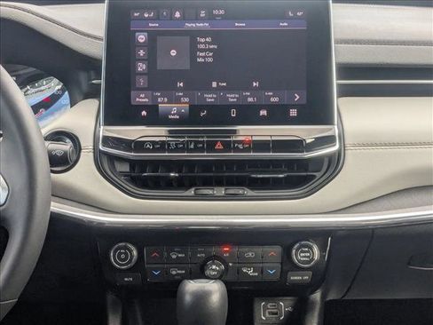 Used 2024 Jeep Compass Limited image 14