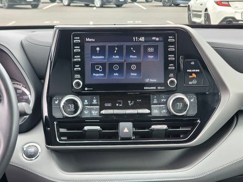 Used 2022 Toyota Highlander XLE image 27