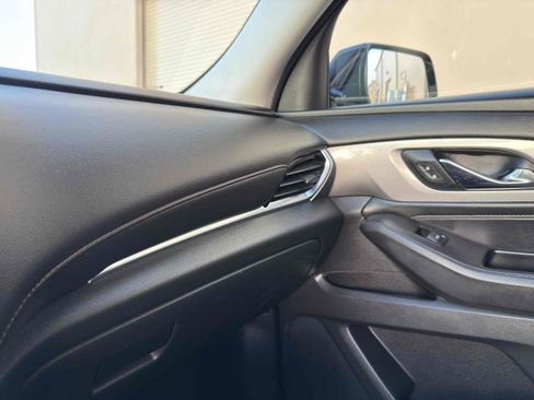 Used 2019 Chevrolet Traverse LT image 46
