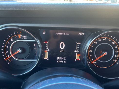 Used 2019 Jeep Wrangler Unlimited Sahara w/ Uconnect 4C Nav & Sound Group AWD/4WD image 14
