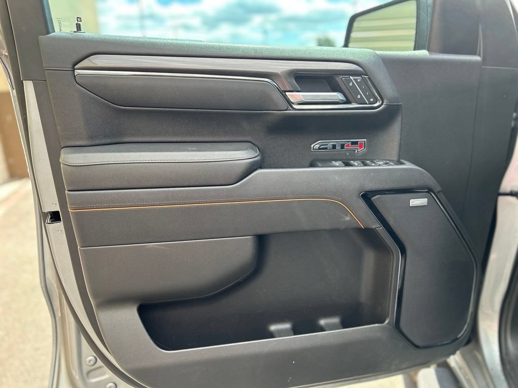 Used 2025 GMC Sierra 1500 AT4 w/ Technology Package AWD/4WD image 17