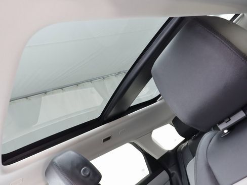 Used 2024 Land Rover Range Rover Evoque Dynamic SE image 13