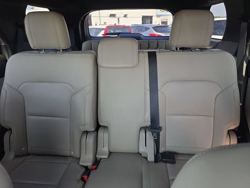 Used 2018 Ford Explorer XLT w/ Equipment Group 202A FWD image 13