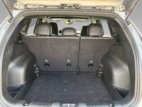 Used 2024 Jeep Compass Latitude image 18