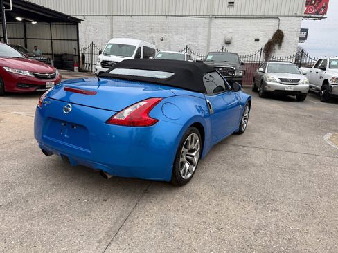Used 2010 Nissan 370Z Touring image 4