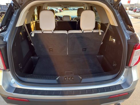 Used 2020 Ford Explorer Limited image 16