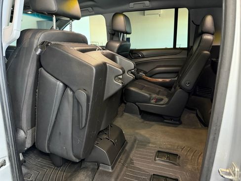 Used 2018 Chevrolet Suburban Premier AWD/4WD image 22