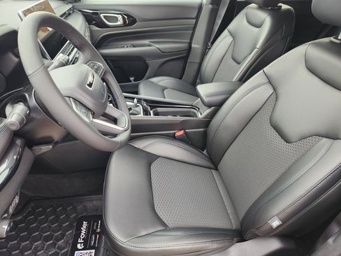 New 2026 Jeep Compass Latitude image 10