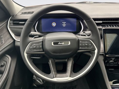 Used 2023 Jeep Grand Cherokee L Limited AWD/4WD image 12
