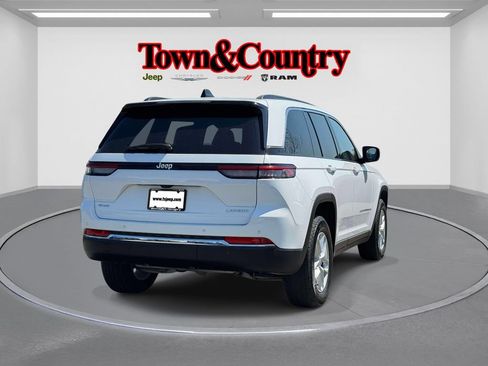 Used 2025 Jeep Grand Cherokee Laredo X w/ Luxury Tech Group I AWD/4WD image 5