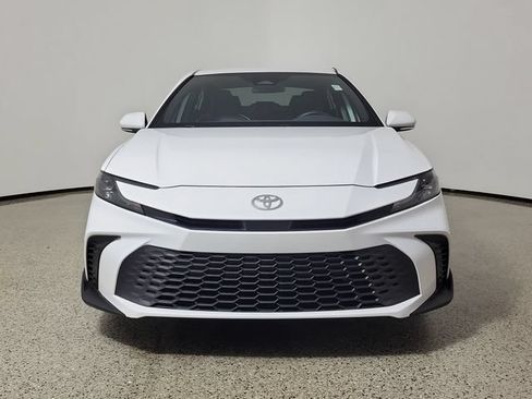 Used 2025 Toyota Camry SE FWD image 3