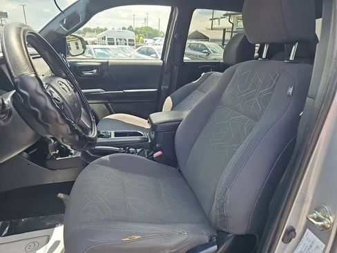 Used 2017 Toyota Tacoma TRD Off-Road w/ Tow Package RWD image 13