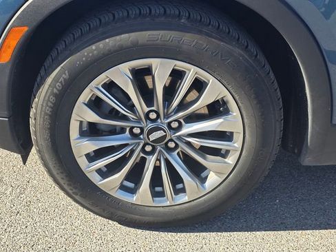 Used 2025 Cadillac XT4 Premium Luxury image 10