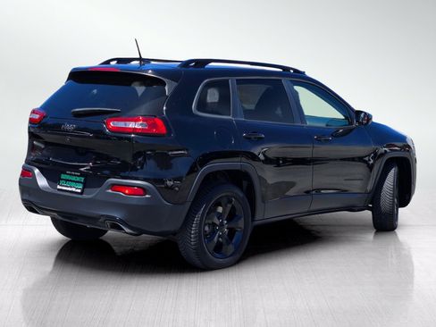 Used 2018 Jeep Cherokee Latitude w/ Altitude Package AWD/4WD image 4