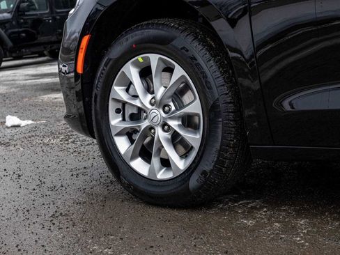 New 2026 Chrysler Pacifica Select AWD/4WD image 7