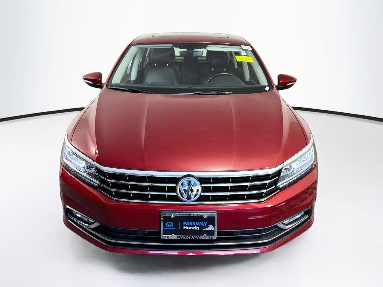 Used 2018 Volkswagen Passat 2.0T SE FWD image 2
