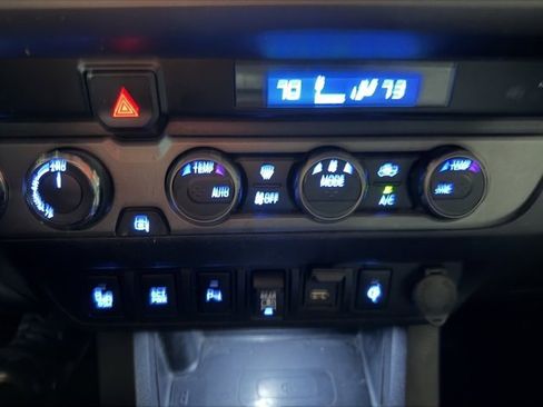 Used 2023 Toyota Tacoma TRD Sport image 17