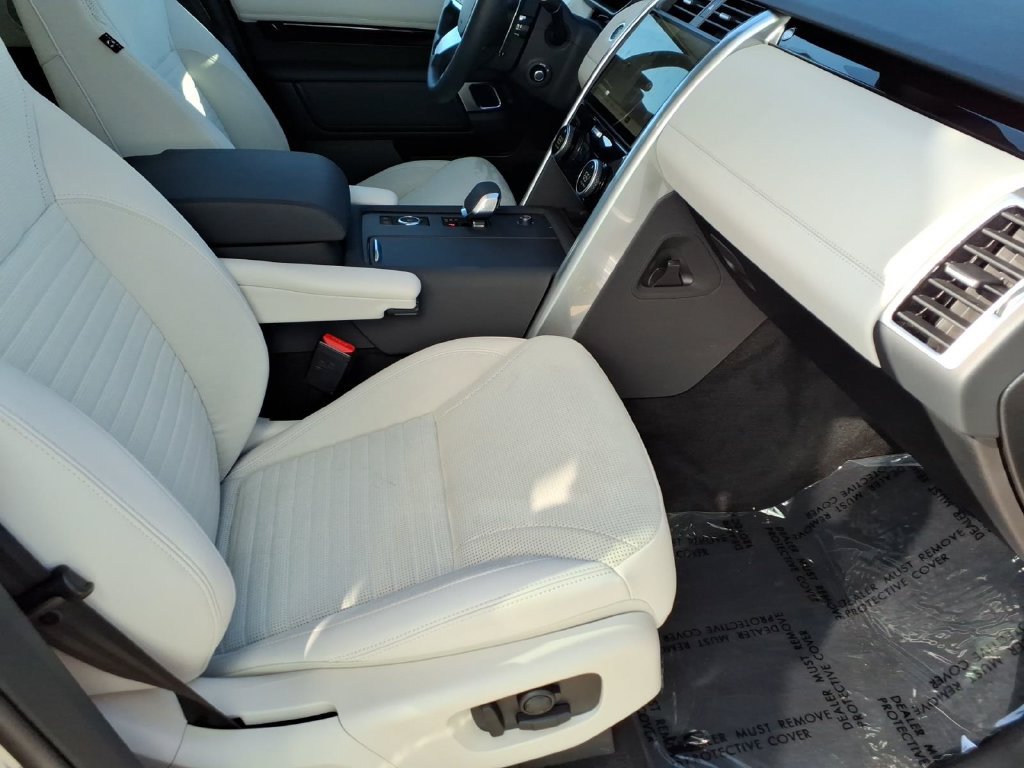 Certified 2025 Land Rover Discovery S AWD/4WD image 7