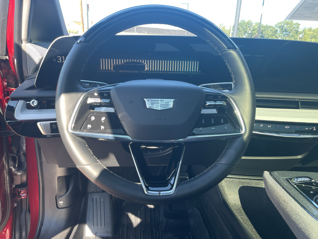 Used 2025 Cadillac Optiq Sport 2 w/ LPO, Floor Liner Package AWD/4WD image 18
