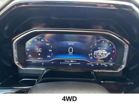 Used 2025 Chevrolet Silverado 2500 LT w/ Convenience Package image 6