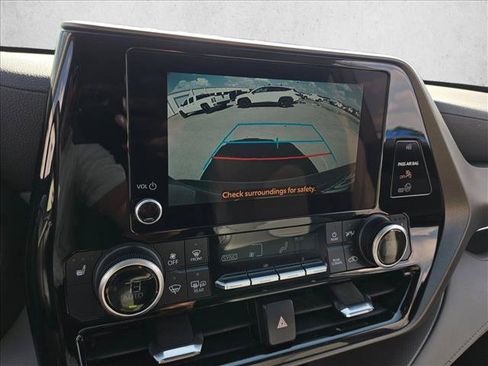 Used 2023 Toyota Highlander XLE AWD/4WD image 20