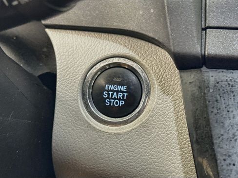 Used 2020 Toyota Sienna XLE w/ XLE Navigation Package FWD image 21