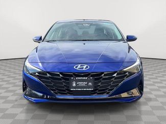 Used 2023 Hyundai Elantra Limited w/ Winter Weather Package video 2
