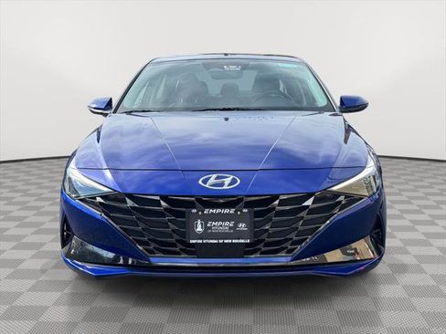Used 2023 Hyundai Elantra Limited w/ Winter Weather Package image 2