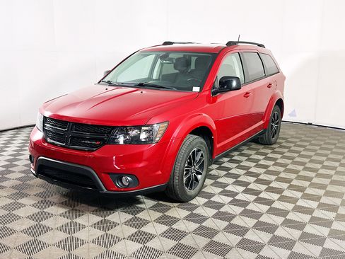 Used 2019 Dodge Journey SE w/ Premium Group FWD image 3