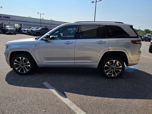 Used 2023 Jeep Grand Cherokee Overland w/ Advanced Protech Group III AWD/4WD image 32