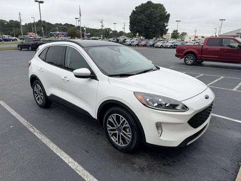 Certified 2022 Ford Escape SEL w/ Technology Package FWD image 3