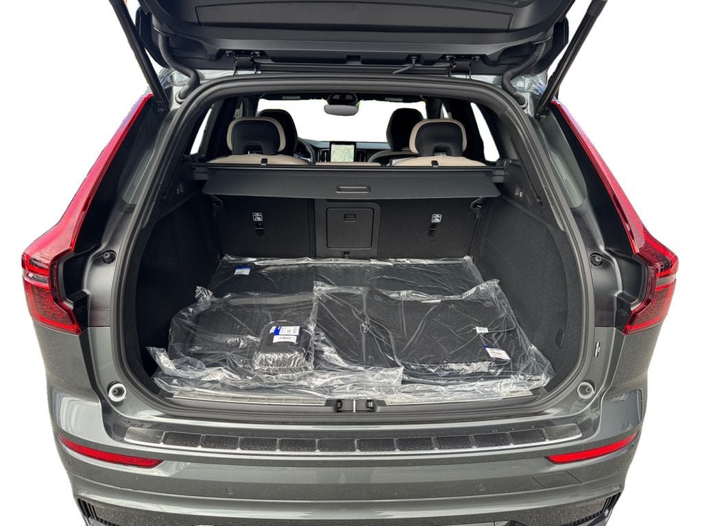 New 2027 Volvo XC60 B5 Plus AWD/4WD image 5