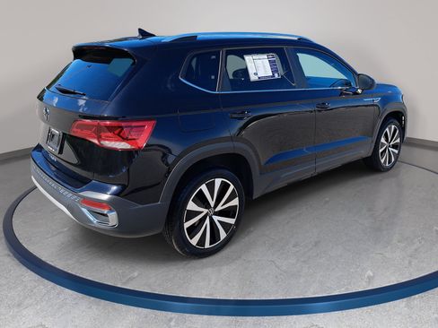 Used 2022 Volkswagen Taos SE FWD image 5
