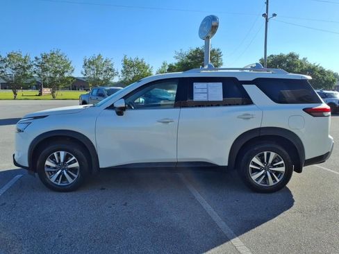 Used 2023 Nissan Pathfinder SL w/ Lighting Package (N92) image 3