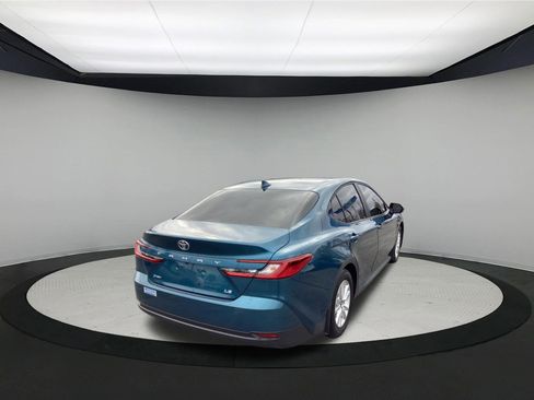 Used 2025 Toyota Camry LE image 8