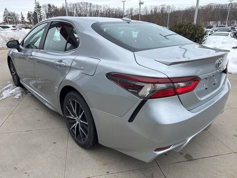Used 2023 Toyota Camry SE image 5