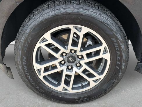 Used 2025 Ford Expedition Active AWD/4WD image 12