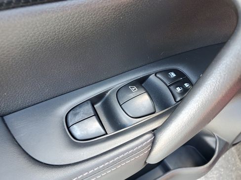 Used 2017 Nissan Rogue SL image 14