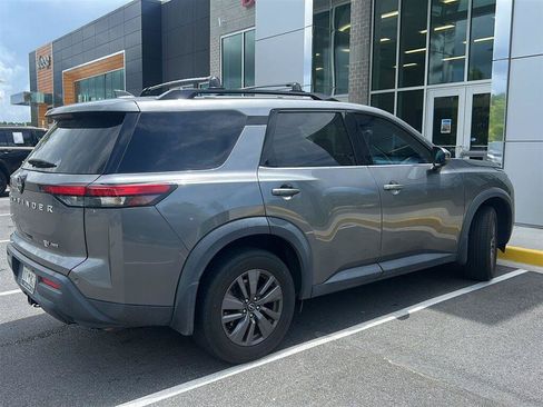 Used 2022 Nissan Pathfinder SV AWD/4WD image 5