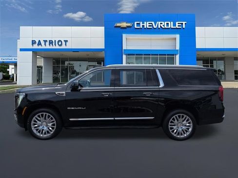 Used 2025 GMC Yukon XL Denali AWD/4WD image 7