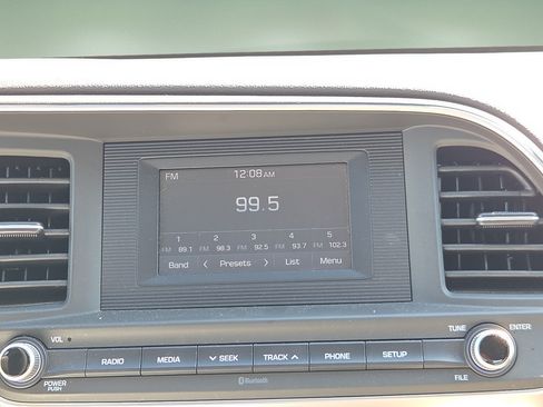 Used 2019 Hyundai Elantra SE FWD image 10