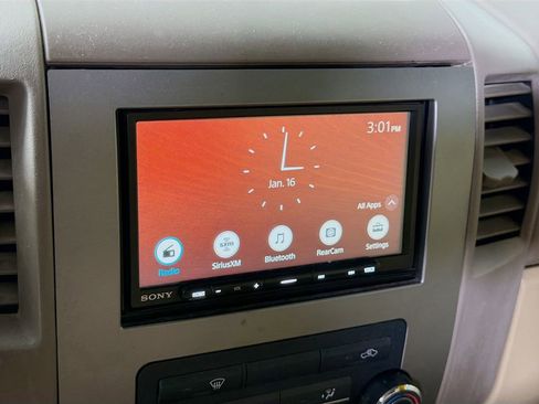 Used 2010 Nissan Titan SE image 31