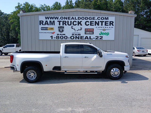 Used 2025 Chevrolet Silverado 3500 High Country w/ Technology Package AWD/4WD image 3