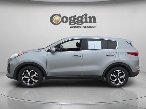 Used 2022 Kia Sportage LX image 2