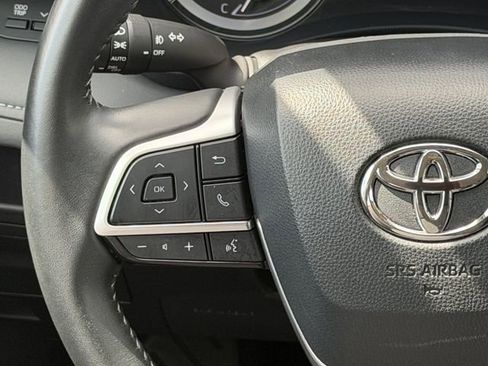 Certified 2024 Toyota Highlander LE AWD/4WD image 12